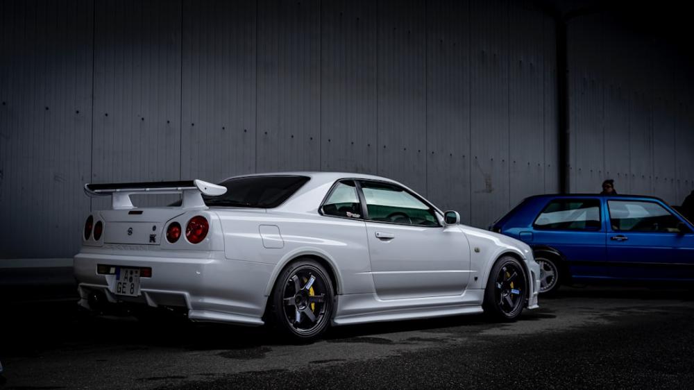 Lykkens Landevej: Import af Biler og Dine Drømme