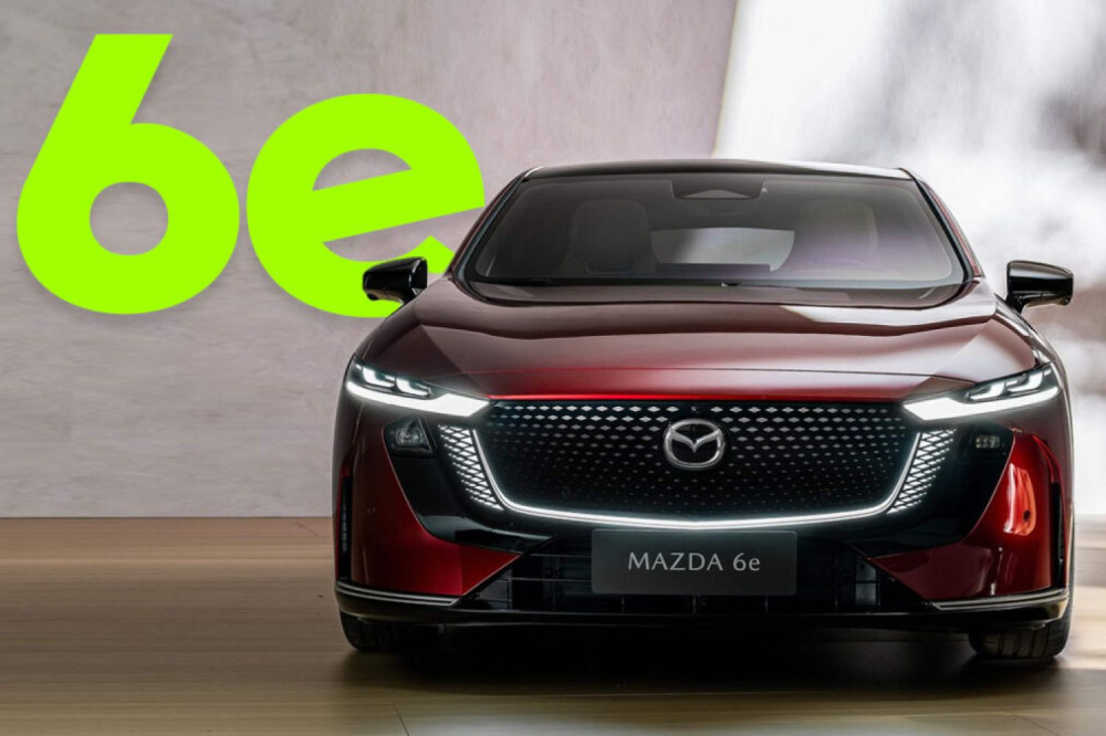 Mazda 6e elektrisk bil set fra siden
