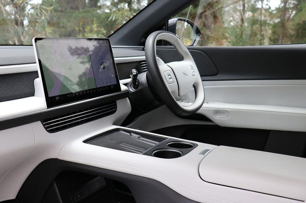 Xpeng G6 elektrisk SUV i profil