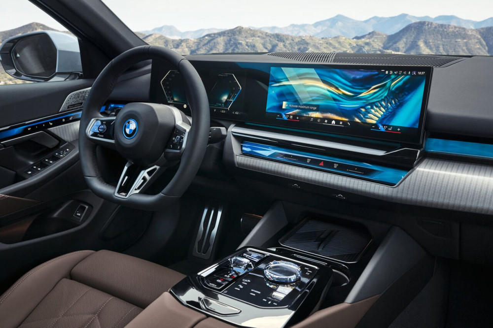 BMW i5 Touring: En el-stationcar i luksusklassen
